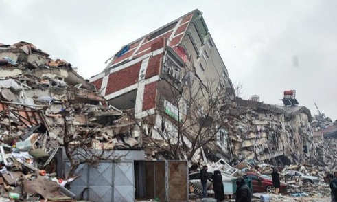 Korban Jiwa Gempa Turki-Suriah Hampir 8 Ribu Orang