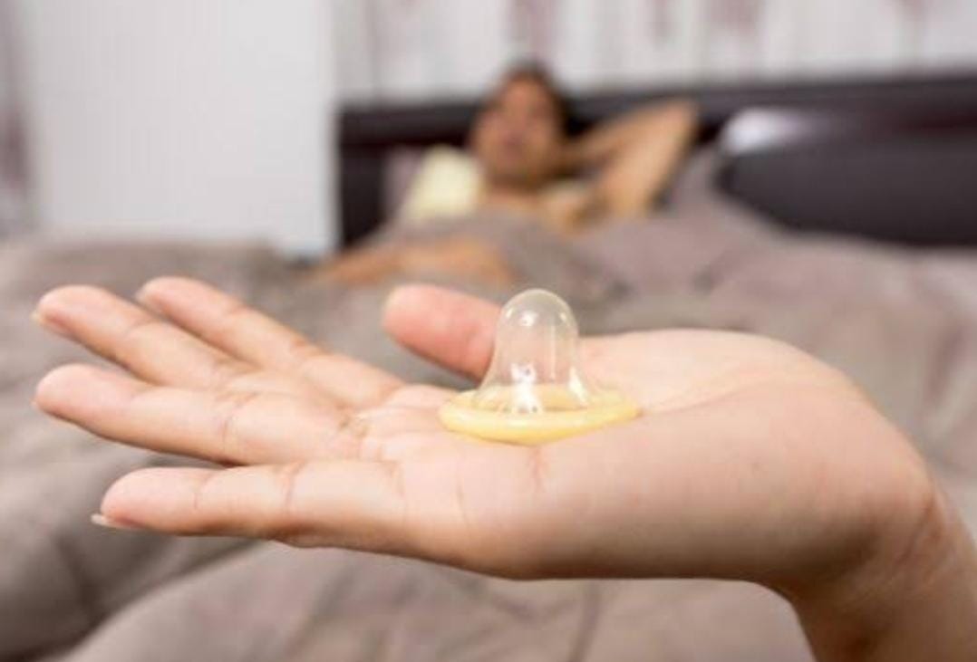 Cabut Kondom Saat Bercinta dengan Pasangannya, Pria Nakal Ini Didenda Rp 16 Juta