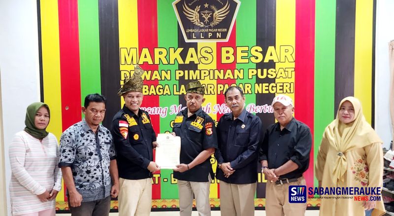 Ketum LLPN Irjen Pol Abdul Gofur Serahkan Mandat Pembentukan DPW Provinsi Riau, Diterima Kolonel Maipuzar