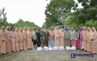 Dharma Wanita Persatuan Diskominfotiks Rohil Gelar Baksos Bagikan Sembako dan Makanan