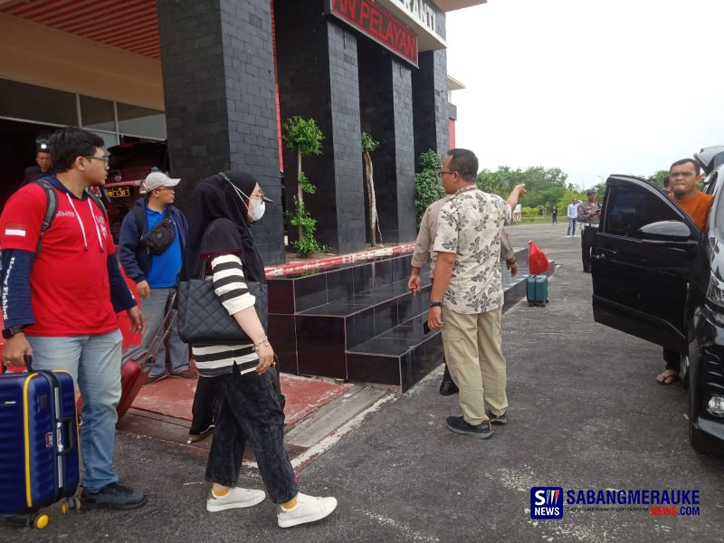 Bupati M Adil Ditangkap, Penyidik KPK Bawa Kepala BPKAD Fitria Nengsih Dkk dari Polres Meranti ke Jakarta