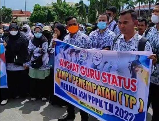 Guru Honor Unjuk Rasa, DPRD Tuding Pemprov Riau Tak Serius Urus Nasib Guru