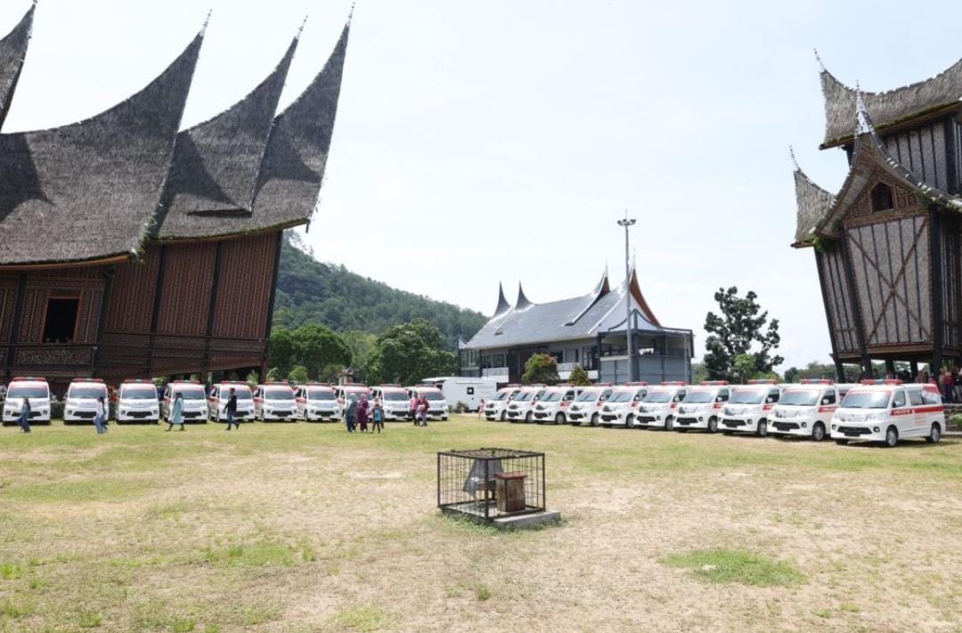 Berutang Budi ke Sumbar, Prabowo Bagi-bagi 20 Mobil Ambulans untuk Bumi Ranah Minang: Saya Mulai Mencicil!