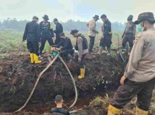 10 Hektar Lahan Terbakar di Perbatasan Dumai-Bengkalis, Wali Kota Paisal Minta Bantuan Helikopter