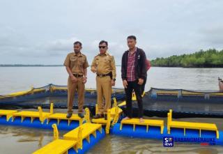 Pemprov Riau Serahkan Bantuan 8 Unit Keramba Jaring Apung ke Pokdakan di Kepulauan Meranti