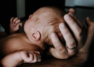 Pura-pura Temukan Bayi di Kebun Pisang, Ternyata Mahasiswi Cantik Ini Ibu Kandungnya