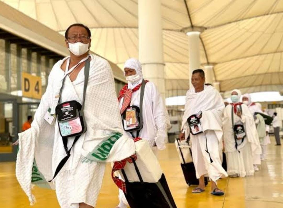 Kloter Pertama Sebanyak 374 Jemaah Haji Asal Riau Mendarat di Pekanbaru
