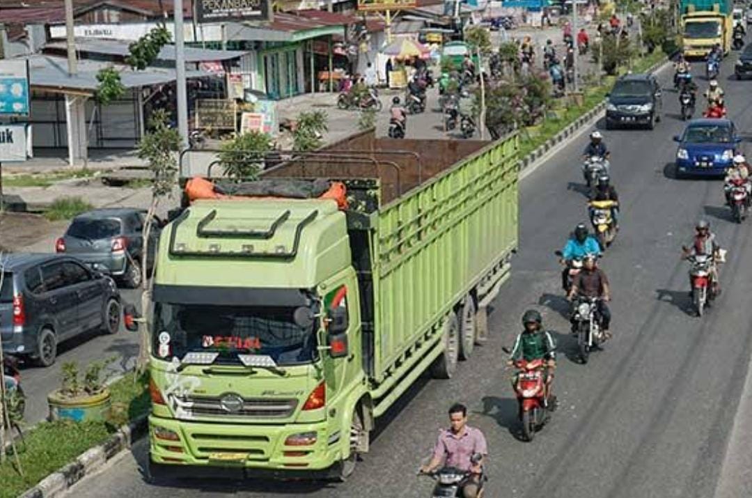 Ribuan Sopir Truk di Pekanbaru Membandel, Tetap Nekat Masuk Kota Meski Diusir Petugas