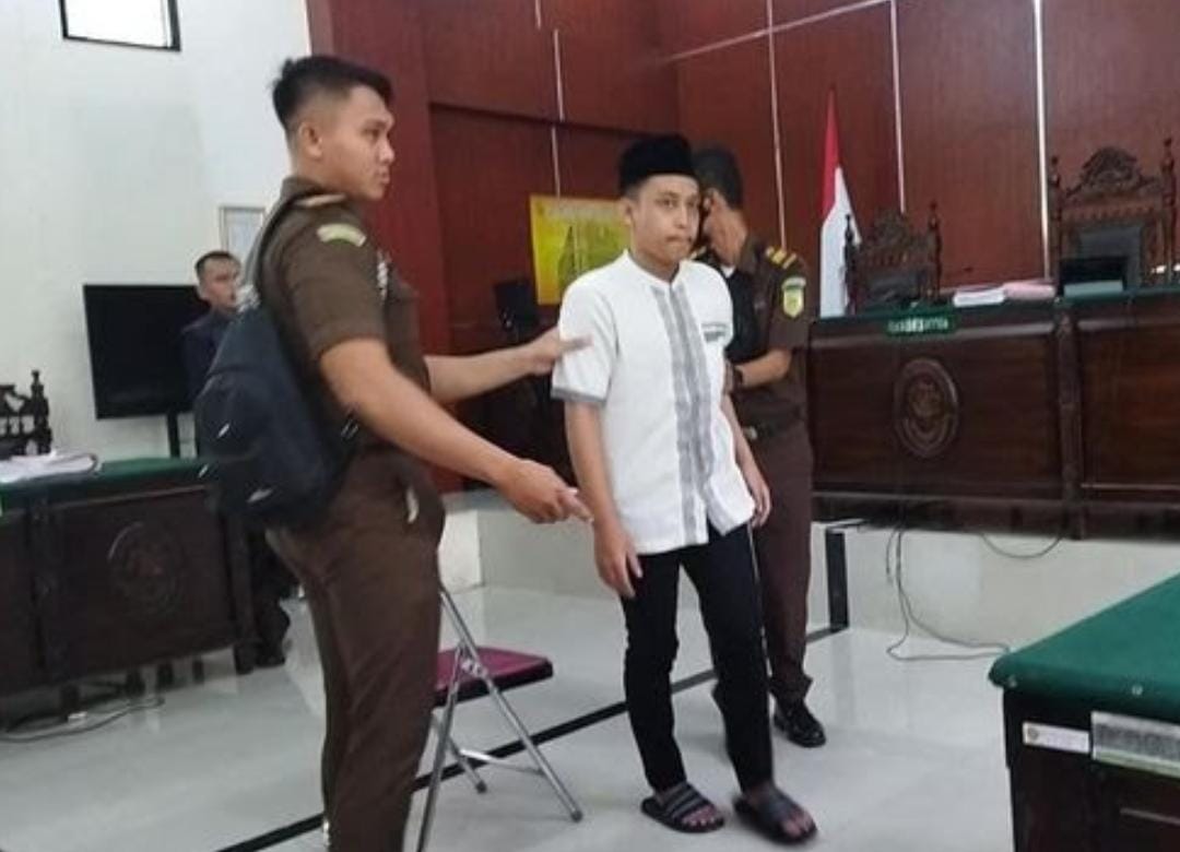 Sebar Konten Asusila, Pria Ini Dihukum Hakim 8 Tahun Dilarang Main Internet