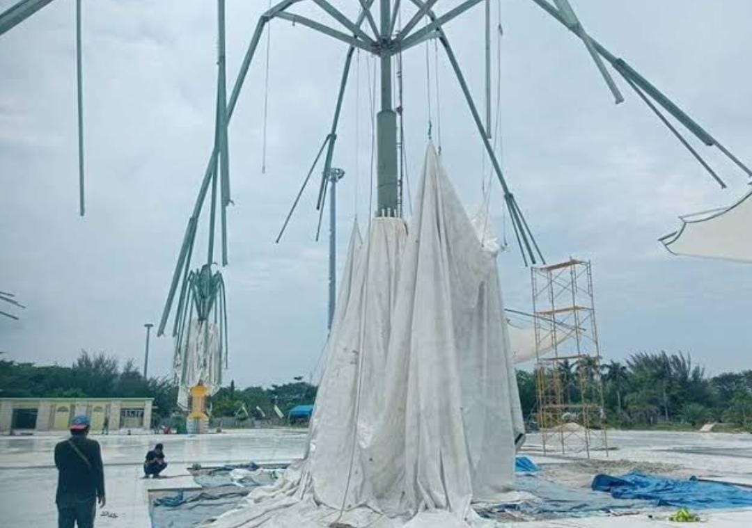 Respon Gubernur Syamsuar Saat Ditanya Anaknya Diduga Terlibat Proyek Payung Mewah Elektrik Masjid An Nur Riau yang Bermasalah