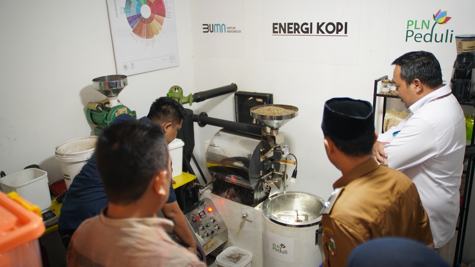 Terima Bantuan PLN Peduli, Omset UMKM Candu Kopi di Pekanbaru Melesat 6 Kali Lipat