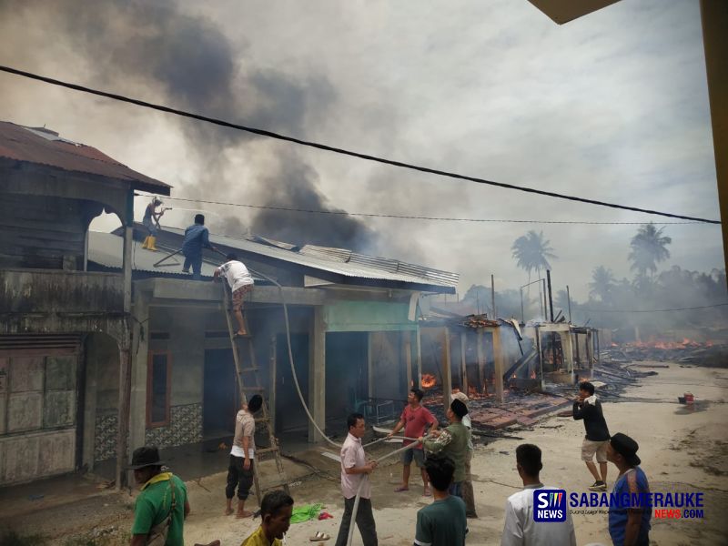 30 Rumah Hangus Dilalap Api di Pujud Rokan Hilir, Rumah Sekretaris Camat Ikut Terbakar