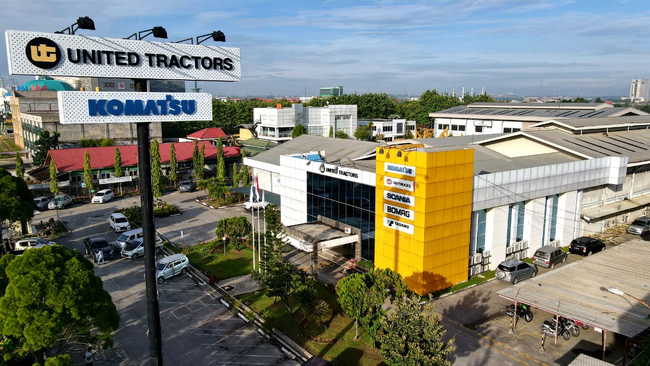 United Tractors Pekanbaru Gunakan Energi Bersih dari REC PLN