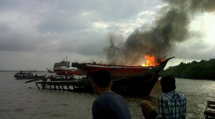 Kapal Sembako di Tanjung Buton Terbakar, Kerugian Capai Miliaran Rupiah