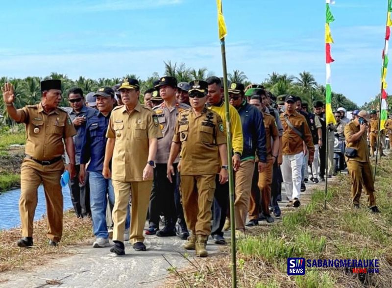 Asmar Undang Syamsuar Panen Raya Padi, Pemkab Meranti Kecipratan Bantuan dari Pemprov Riau