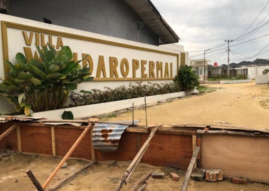 Dituding Picu Banjir, Warga Cor Jalan Masuk ke Kompleks Villa Windaro Permai Pekanbaru