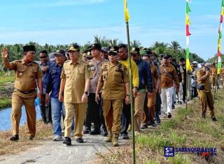 Asmar Undang Syamsuar Panen Raya Padi, Pemkab Meranti Kecipratan Bantuan dari Pemprov Riau