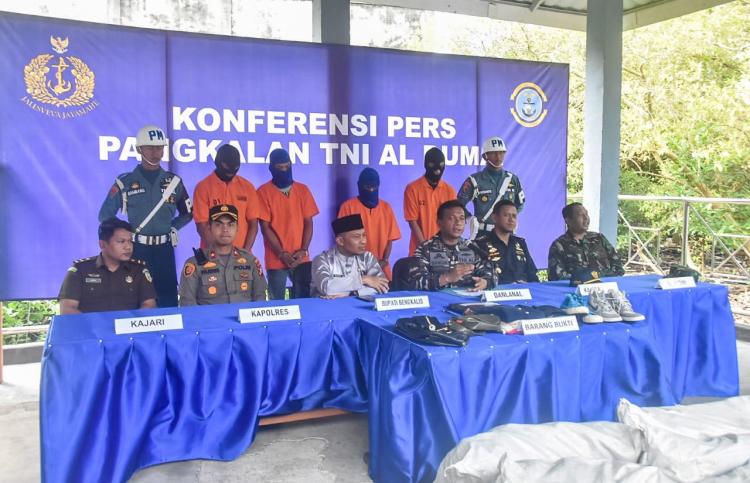 TNI AL Gagalkan Penyelundupan Barang Bekas dari Singapura ke Bengkalis