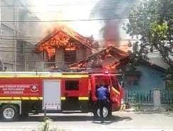 Kebakaran Siang Bolong di Jalan Melur Pekanbaru, 2 Rumah Habis Dijilat Api