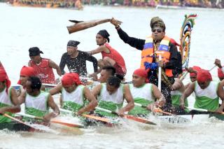 Jalur Sijontiak Lawik Pulau Tanamo Raih Juara 1, Ini Daftar Lengkap Juara Pacu Jalur Tepian Lubuok Sobae Kuansing 2023