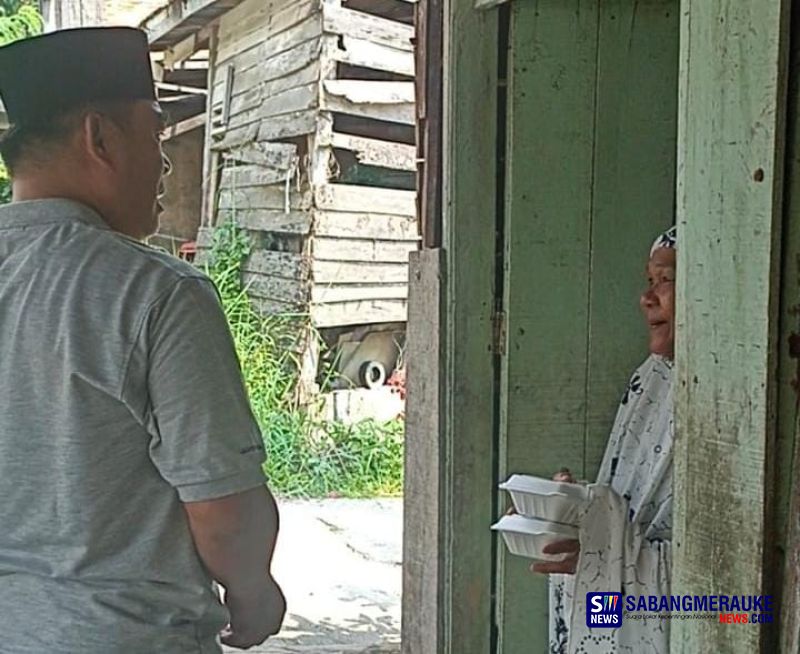 Arif Frans Darmana Turun Bagikan Bingkisan Makan Siang Gerakan Jumat Berkah