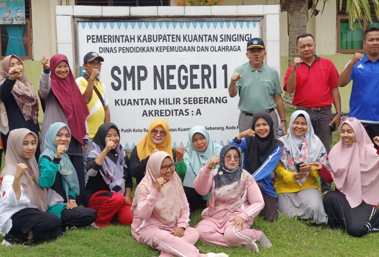 Kadisdikpora Doni Aprialdi Pompa Semangat Guru-guru SMP 001 Koto Rajo Kuansing: Profesor Pertama Orang Riau Dari Sini!