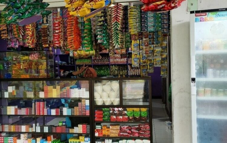 Tangguh Hadapi Kepungan Indomaret-Alfamart, Begini Trik Warung Tradisional Madura