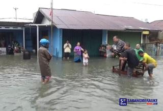 Hujan Deras Mengguyur Riau, Tapi Masih Muncul 12 Titik Panas