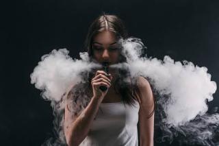 Tidak Berbeda Dari Rokok, Vape Juga Berbahaya Bagi Paru-paru