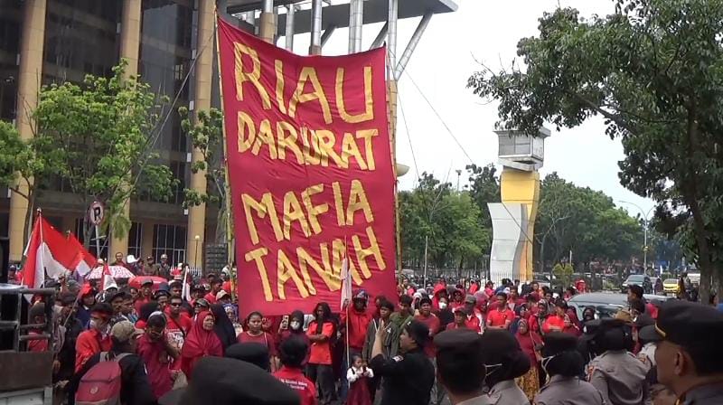 Ratusan Masyarakat Kampar Lakukan Unjuk Rasa di Depan Kantor Gubernur Riau