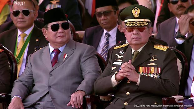 Terlihat Gagah, Potret SBY Berseragam Lengkap Duduk Berdampingan Dengan Prabowo Saat HUT TNI ke-78