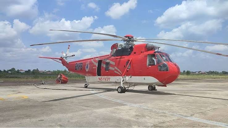 Helikopter Water Bombing di Riau Dipindahkan ke Daerah Lain, Syamsuar : Di Riau Tidak Ada Terjadi Kebakaran Yang Luar Biasa