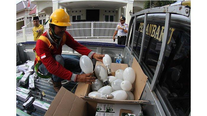 Dishub Kota Pekanbaru Bersama PLN Lakukan Penertiban Lampu PJU Ilegal