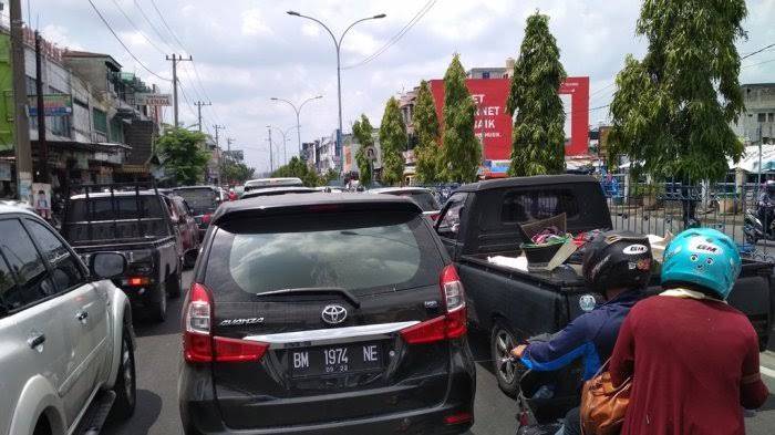 Masyarakat Keluhkan Kemacetan Panjang Akibat U-turn Ditutup