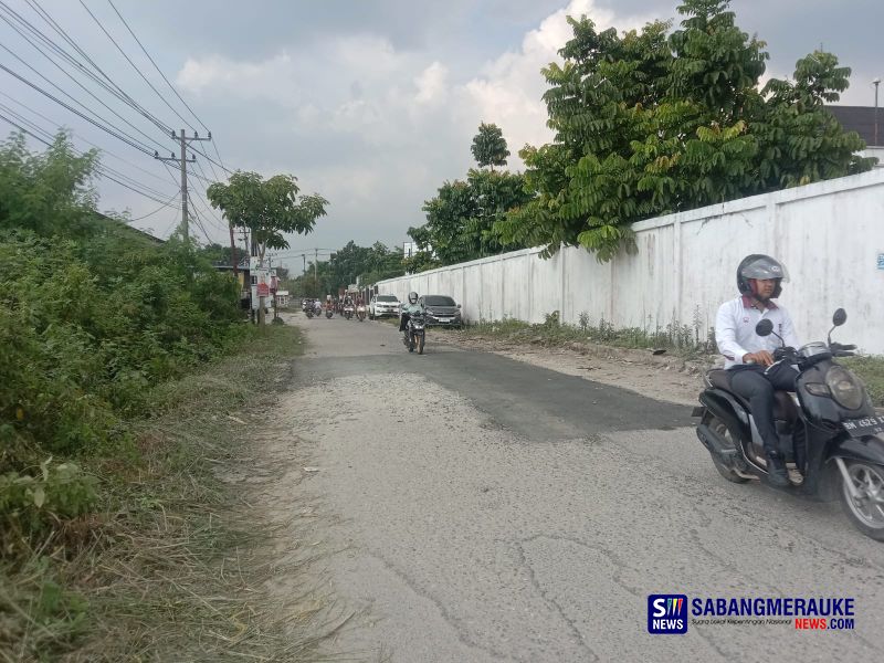 PUPR Kota Pekanbaru Perbaiki Jalan Bangau Sakti Cuma 4 Meter?