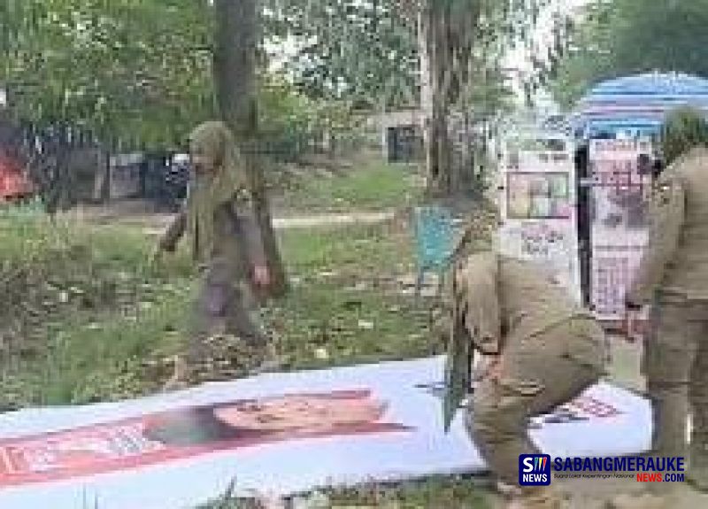 Langgar Aturan, Satpol PP Tertibkan Alat Peraga Kampanye Caleg di Tiga Ruas Jalan Pekanbaru