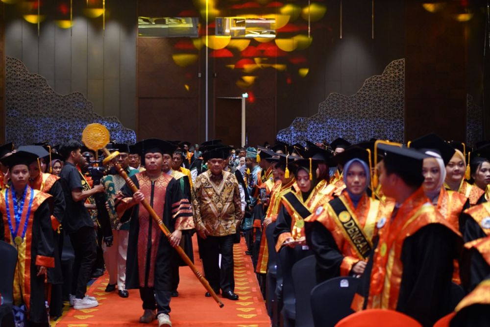 1.061 Mahasiswa UMRI Diwisuda, Ini pesan Mengharukan Dari Rektor