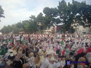 Ribuan Warga Pekanbaru Padati Jalan Gajah Mada-Sudirman Gelar Aksi Bela Palestina