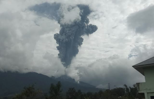 Enam Pendaki Asal Riau Masih Terjebak di Gunung Marapi, Satu Dilarikan ke RS Padang Panjang