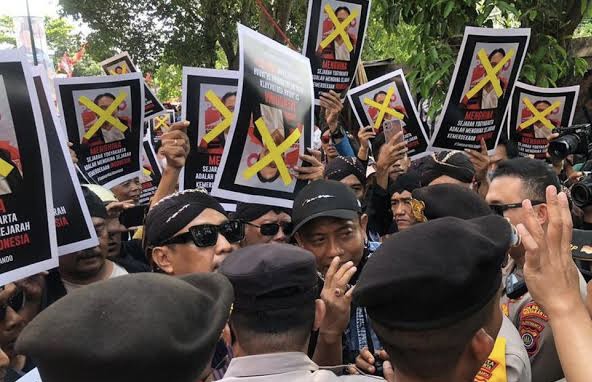 Massa Paman Usman Demo PSI, Blunder Calegnya Ade Armando Sebut Politik Dinasti di Yogyakarta