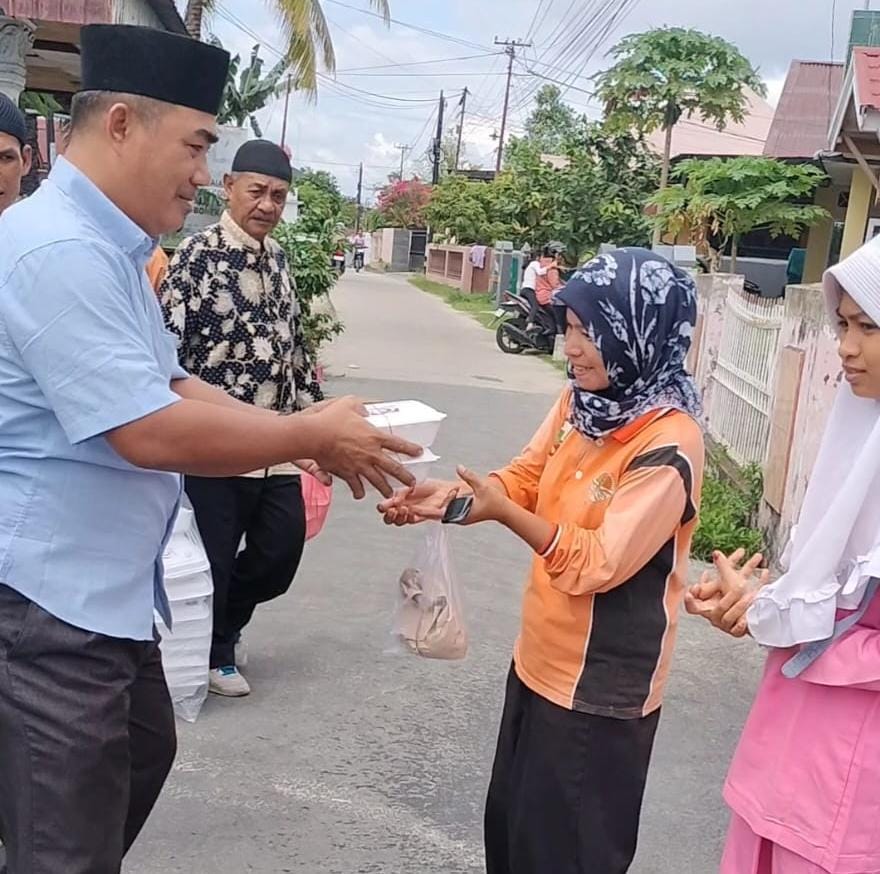 Arif Frans Darmana Disambut Antusias Warga Tangkerang Utara Bukit Raya, Gerakan Jumat Berkah Tembus 16 Edisi