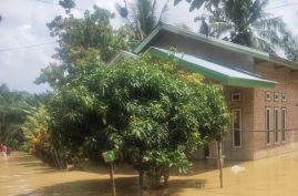 Sungai Meluap, Ratusan Rumah di Kuansing Terendam Banjir hingga 1 Meter