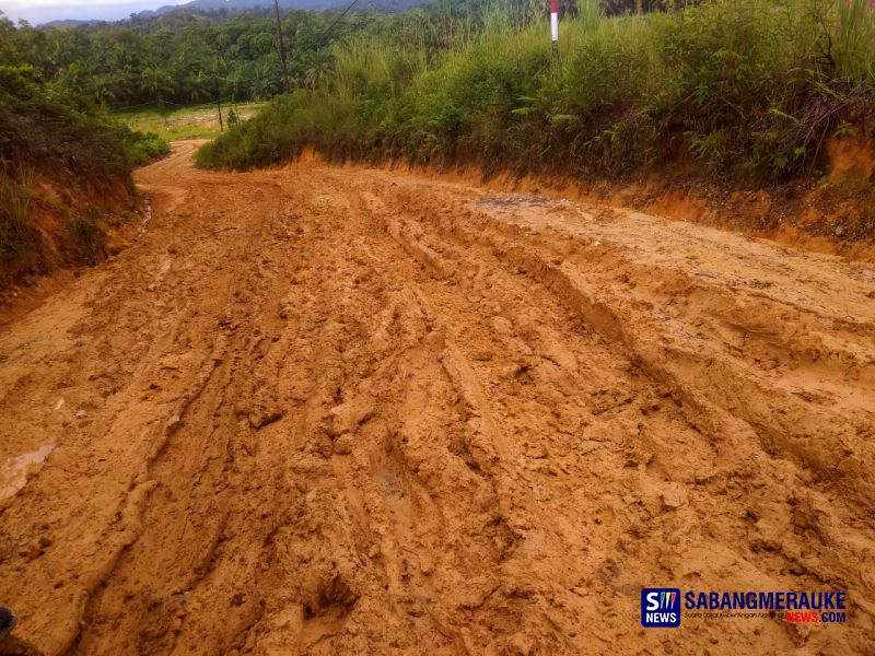 Jalan Menuju Desa Balung Kabupaten Kampar Kian Memprihatinkan, Akses Warga Terputus