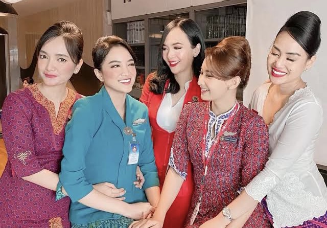 Heboh Pilot Citilink Selingkuh dengan Pramugari Cantik, Ternyata Segini Gaji Pramugari Maskapai di Indonesia
