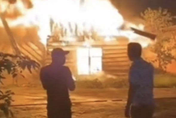 Malam Tahun Baru, Rumah di Pekanbaru Terbakar Diduga Akibat Percikan Kembang Api