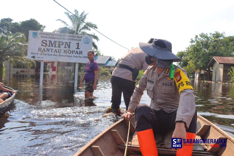 Kapolres Rohil Cek 21 Lokasi TPS yang Terendam Banjir, Dirikan Tenda Pengungsian dan Bawa Obat-obatan