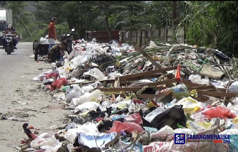 Tumpukan Sampah di Jalan Soekarno Hatta Pekanbaru Bikin Resah, Timbulkan Aroma Tak Sedap hingga Tutup Rumah Warga