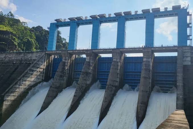 Intensitas Hujan Berkurang, Manajemen PLTA Koto Panjang Lakukan Penurunan Bukaan Pintu Pelimpah Air