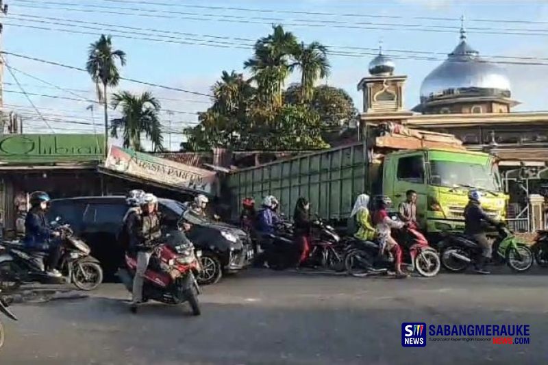 Truk Pengangkut Cangkang Sawit Tabrak Ruko di Pekanbaru, Ini Pemicunya