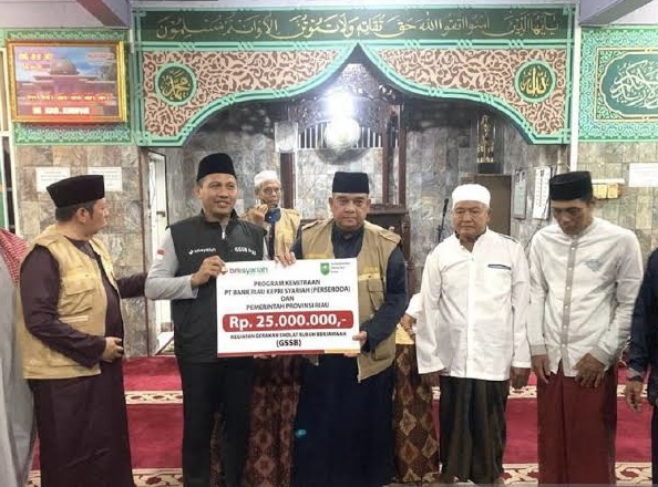 Dukung Kegiatan Keagamaan, BRK Syariah Salurkan Program Kemitraan ke Masjid Ubudiyah Danau Bingkuang di GSSB ke 172